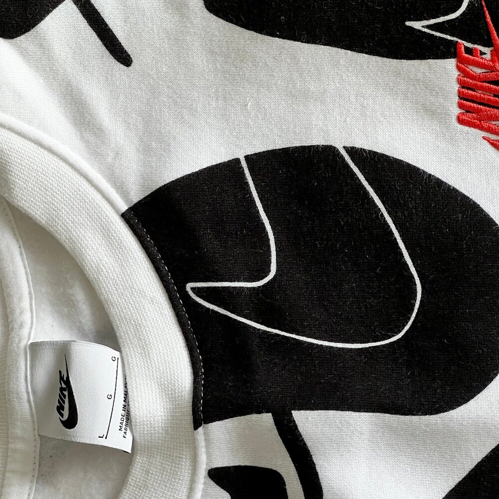 Nike Club Fleece Crewneck Sweatshirt White Black Graffiti All Over Print - Picture 2 of 3